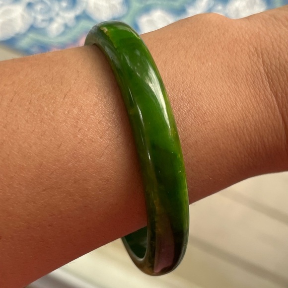 Vintage 1960’s Spinach Green marbled Bakelite Bangle Bracelet